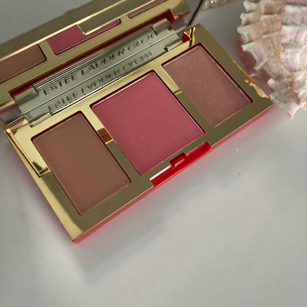Estée Lauder cheek palette - 1 bronzer, 2 blush - Picture 2 of 3